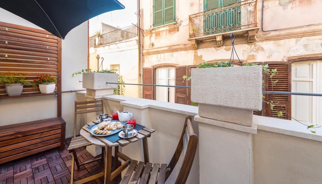 Castelletto Suite La Marina Кальяри Экстерьер фото